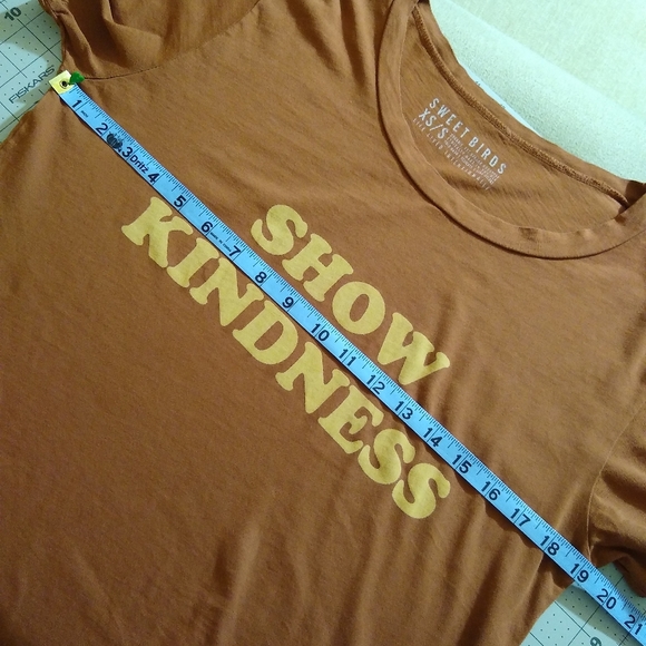 Sweet Birds Show Kindness Tee - Picture 5 of 8